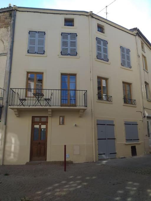 Maison De Ville Vic-le-Comte Bagian luar foto