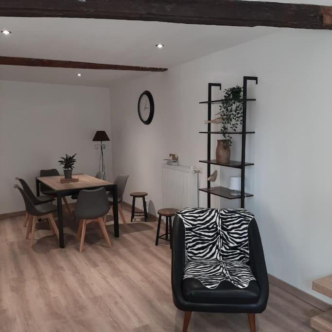 Maison De Ville Vic-le-Comte Bagian luar foto